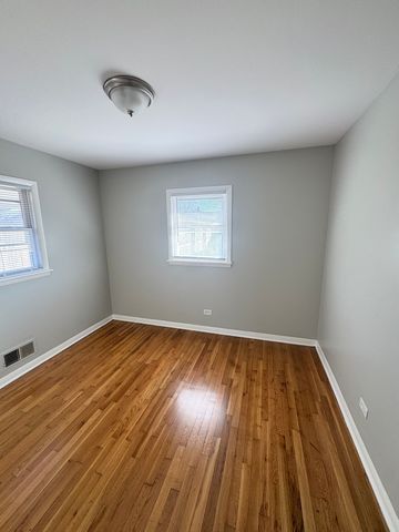 7609 Lockwood Avenue, Burbank, IL 60459