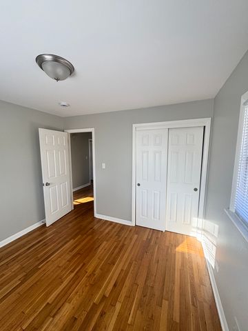 7609 Lockwood Avenue, Burbank, IL 60459