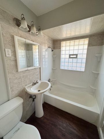 7609 Lockwood Avenue, Burbank, IL 60459