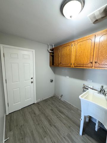 7609 Lockwood Avenue, Burbank, IL 60459