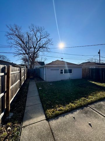 7609 Lockwood Avenue, Burbank, IL 60459