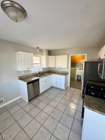 7609 Lockwood Avenue, Burbank, IL 60459