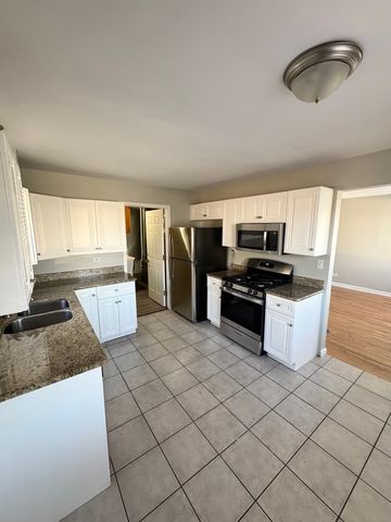 7609 Lockwood Avenue, Burbank, IL 60459