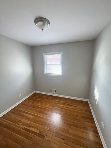 7609 Lockwood Avenue, Burbank, IL 60459