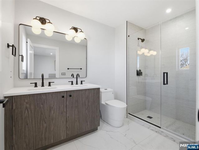 138-140 Weigands Lane 1, Secaucus, NJ 07094