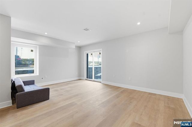 138-140 Weigands Lane 1, Secaucus, NJ 07094