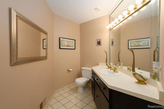 4343 Foxpointe Drive, West Bloomfield, MI 48323