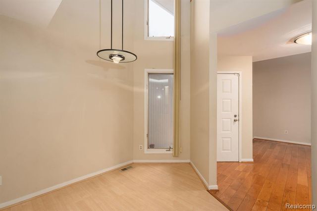 4343 Foxpointe Drive, West Bloomfield, MI 48323
