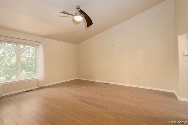 4343 Foxpointe Drive, West Bloomfield, MI 48323