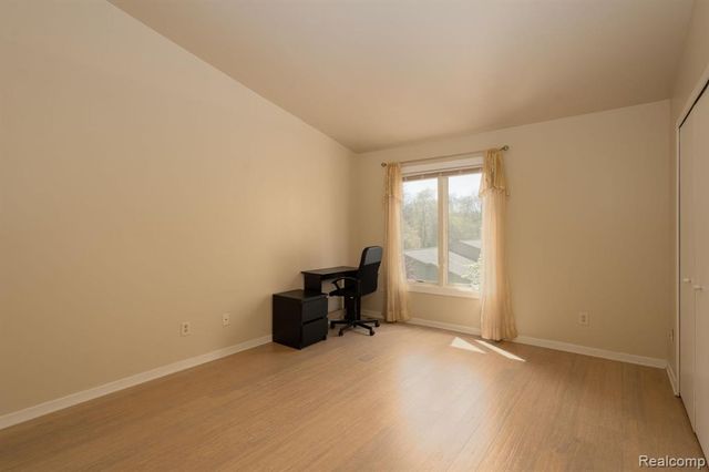 4343 Foxpointe Drive, West Bloomfield, MI 48323