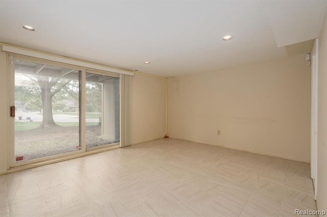 4343 Foxpointe Drive, West Bloomfield, MI 48323