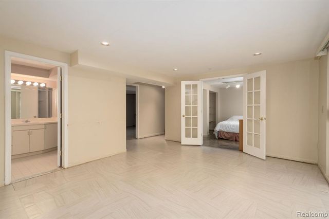 4343 Foxpointe Drive, West Bloomfield, MI 48323