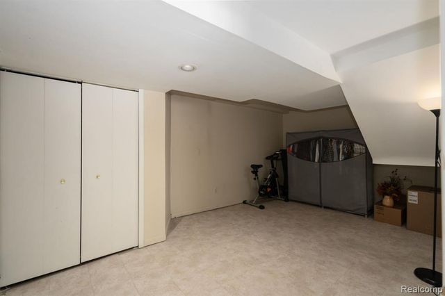 4343 Foxpointe Drive, West Bloomfield, MI 48323