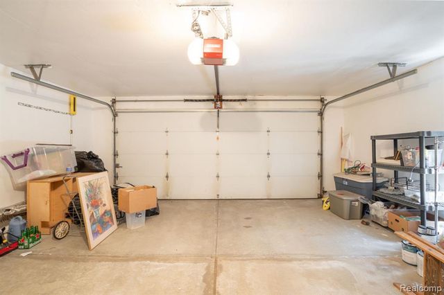 4343 Foxpointe Drive, West Bloomfield, MI 48323