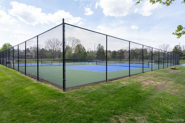 4343 Foxpointe Drive, West Bloomfield, MI 48323