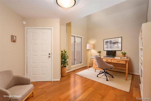 4343 Foxpointe Drive, West Bloomfield, MI 48323