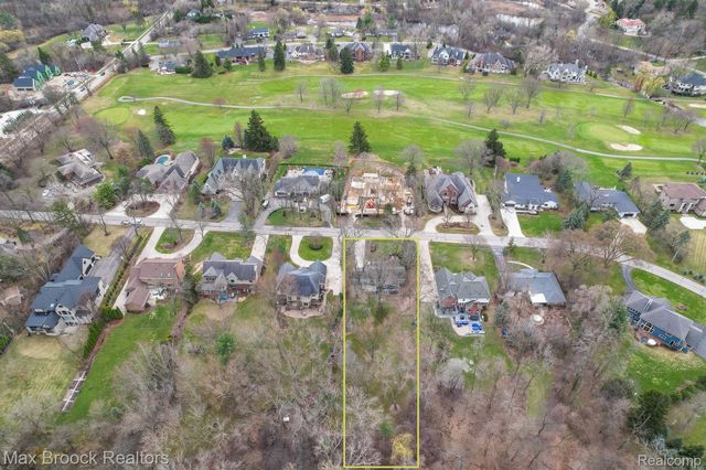 2905 W HICKORY GROVE Road, Bloomfield Charter Township, MI 48302