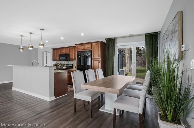 2905 W HICKORY GROVE Road, Bloomfield Charter Township, MI 48302