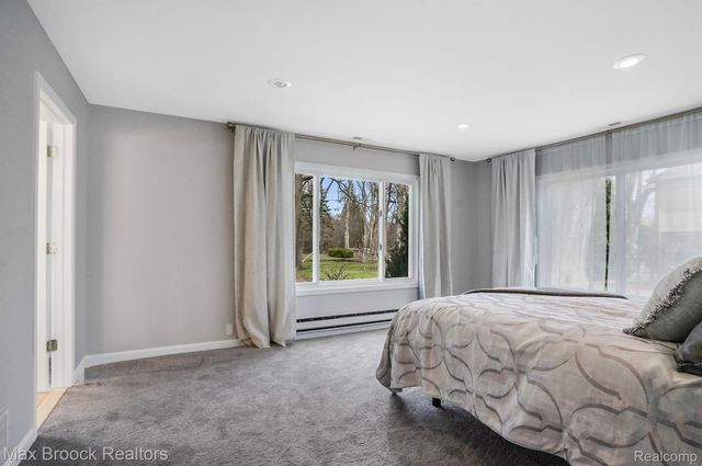 2905 W HICKORY GROVE Road, Bloomfield Charter Township, MI 48302