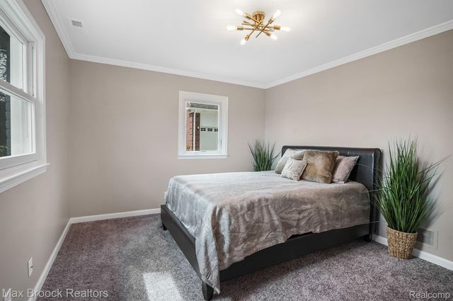 2905 W HICKORY GROVE Road, Bloomfield Charter Township, MI 48302
