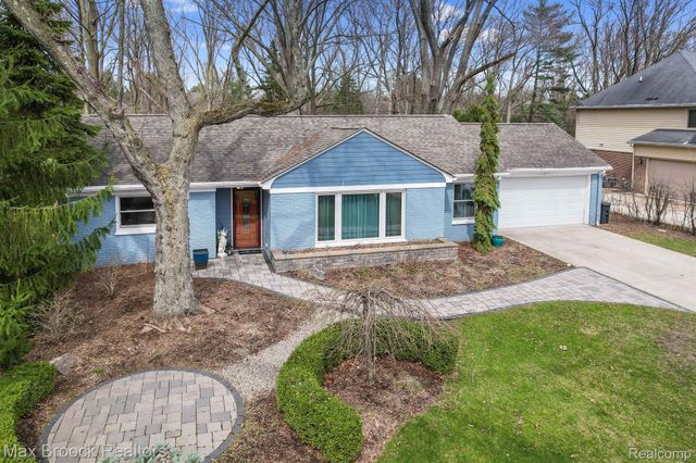 2905 W HICKORY GROVE Road, Bloomfield Charter Township, MI 48302