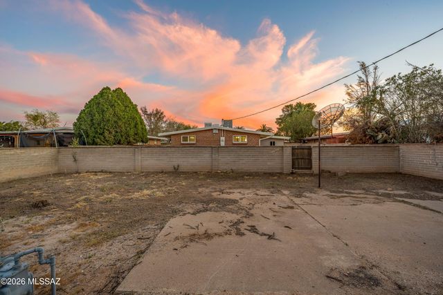 5819 E Rosewood Street, Tucson, AZ 85711