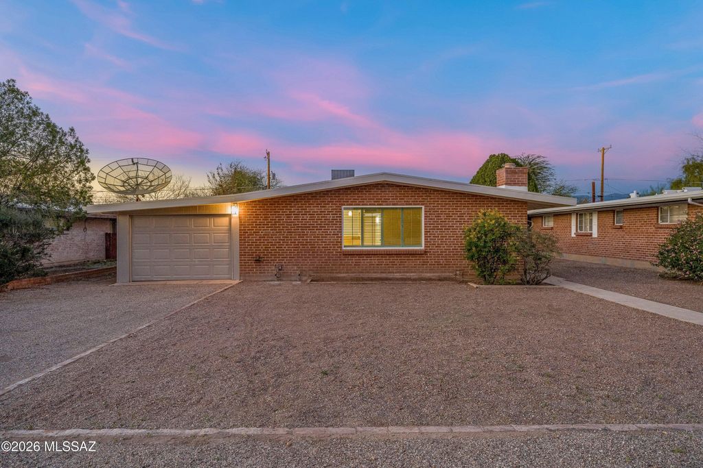 5819 E Rosewood Street, Tucson, AZ 85711