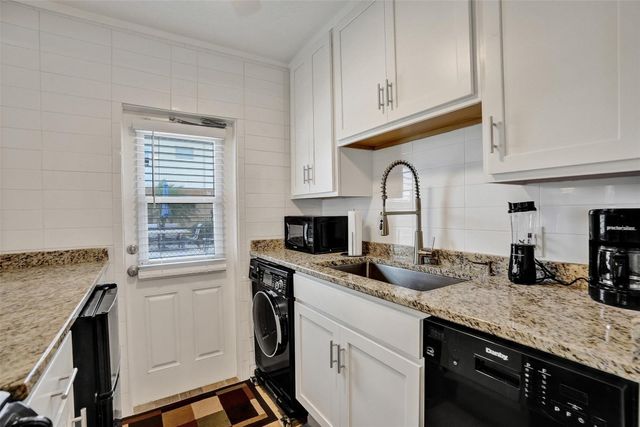 301 E Mcnab Road 115, Pompano Beach, FL 33060