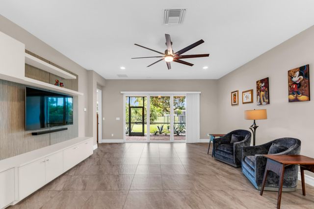 8543 Julian Alps Lane, Boynton Beach, FL 33473
