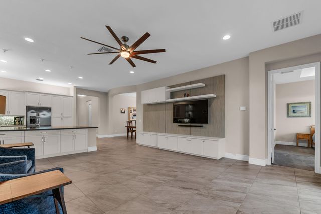 8543 Julian Alps Lane, Boynton Beach, FL 33473