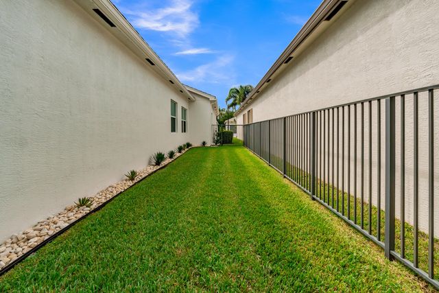 8543 Julian Alps Lane, Boynton Beach, FL 33473