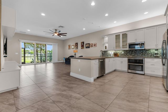 8543 Julian Alps Lane, Boynton Beach, FL 33473