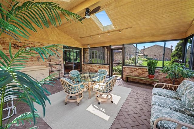 254 Wood Glen Lane, Oak Brook, IL 60523