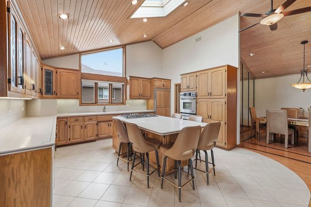 254 Wood Glen Lane, Oak Brook, IL 60523