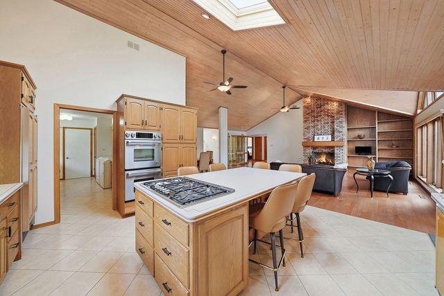 254 Wood Glen Lane, Oak Brook, IL 60523