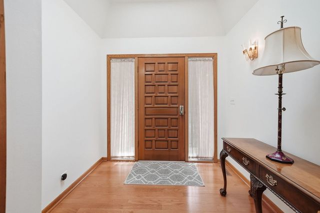 254 Wood Glen Lane, Oak Brook, IL 60523