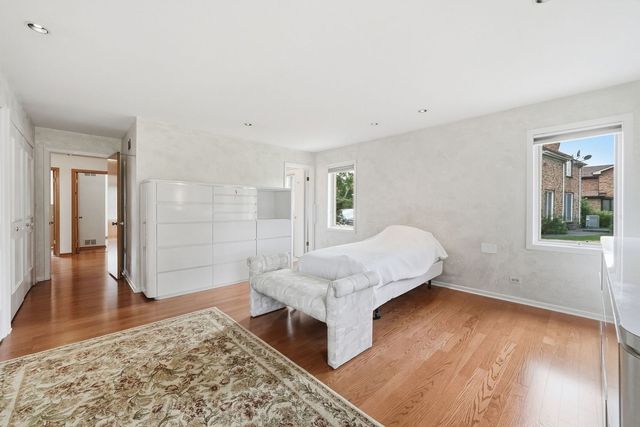 254 Wood Glen Lane, Oak Brook, IL 60523
