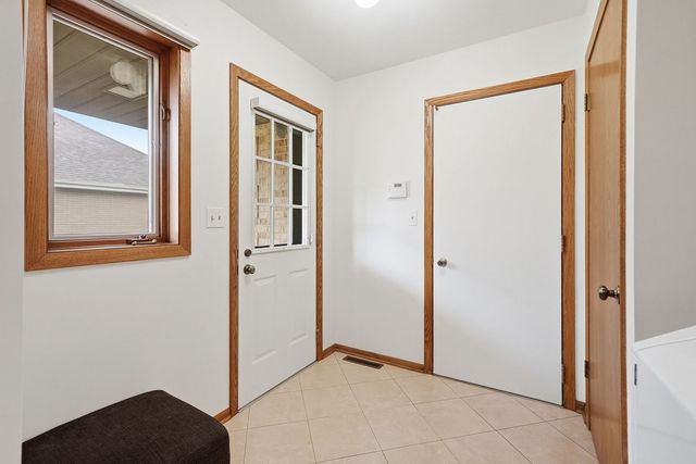 254 Wood Glen Lane, Oak Brook, IL 60523