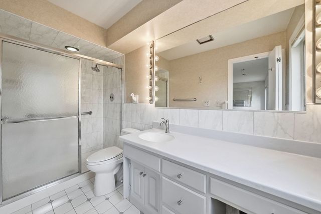 254 Wood Glen Lane, Oak Brook, IL 60523