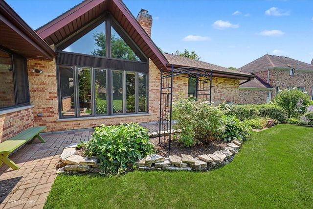 254 Wood Glen Lane, Oak Brook, IL 60523