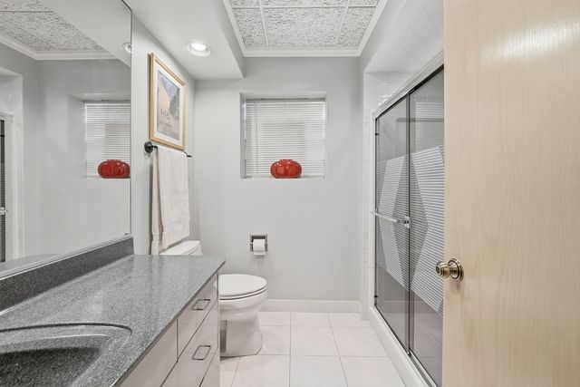 254 Wood Glen Lane, Oak Brook, IL 60523