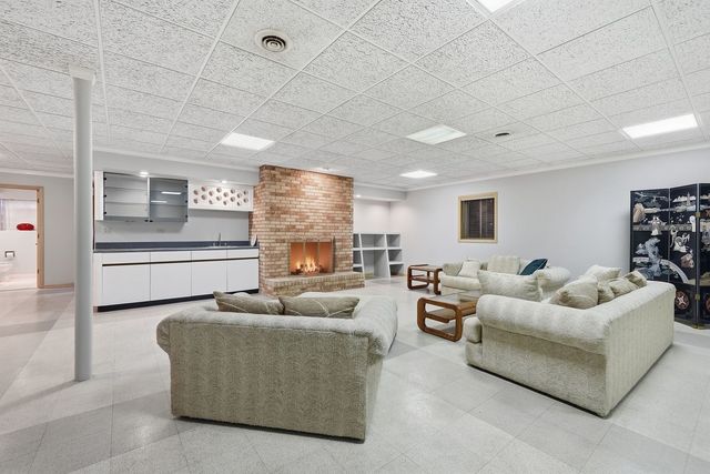 254 Wood Glen Lane, Oak Brook, IL 60523
