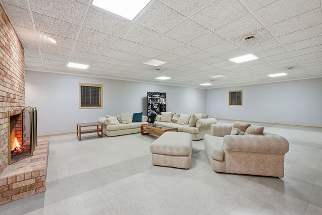 254 Wood Glen Lane, Oak Brook, IL 60523