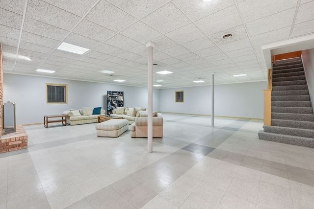 254 Wood Glen Lane, Oak Brook, IL 60523