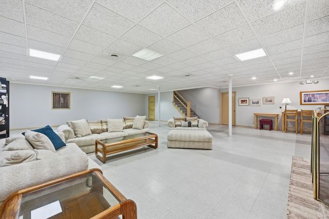 254 Wood Glen Lane, Oak Brook, IL 60523