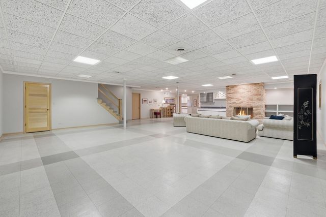 254 Wood Glen Lane, Oak Brook, IL 60523