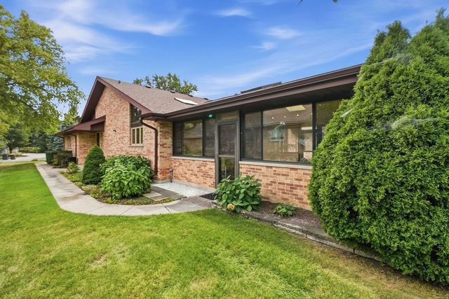 254 Wood Glen Lane, Oak Brook, IL 60523