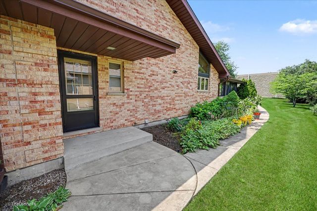 254 Wood Glen Lane, Oak Brook, IL 60523