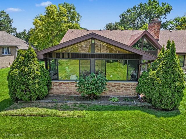 254 Wood Glen Lane, Oak Brook, IL 60523