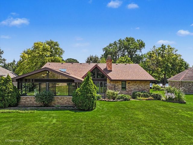 254 Wood Glen Lane, Oak Brook, IL 60523